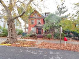 featured image of 464 North New Street