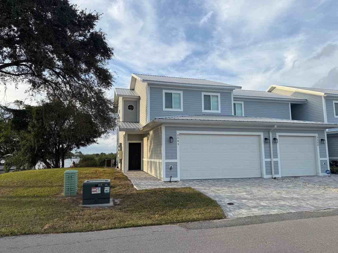 2541 Pine Avenue - Photo 2 of 33