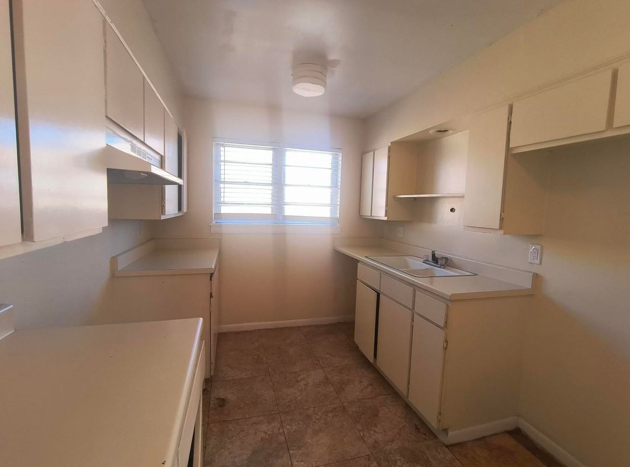 1310 E 26th St - Photo 3 of 8