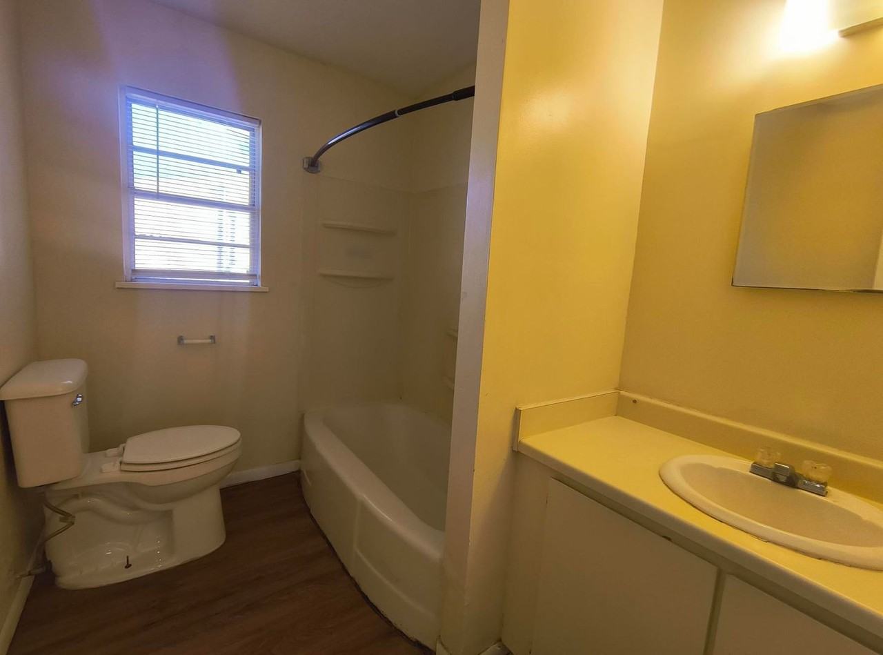 1310 E 26th St - Photo 6 of 8