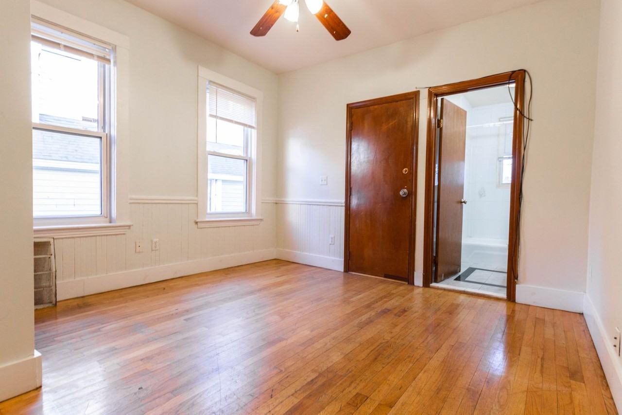 59 Linden St - Photo 4 of 17