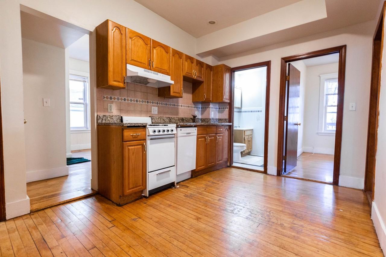 59 Linden St - Photo 5 of 17