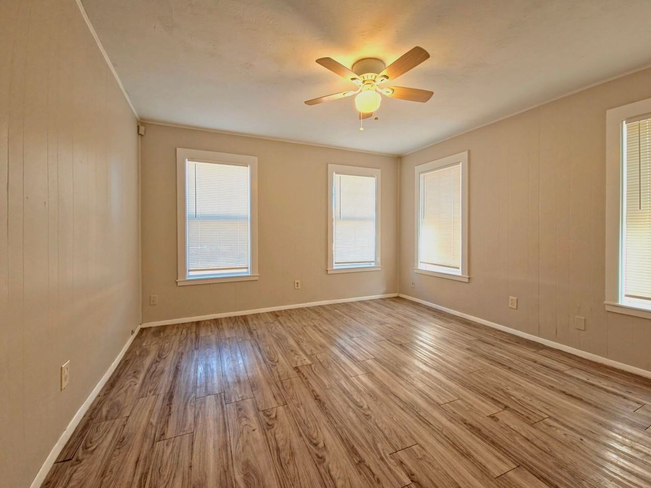 2207 20th St - Photo 6 of 12