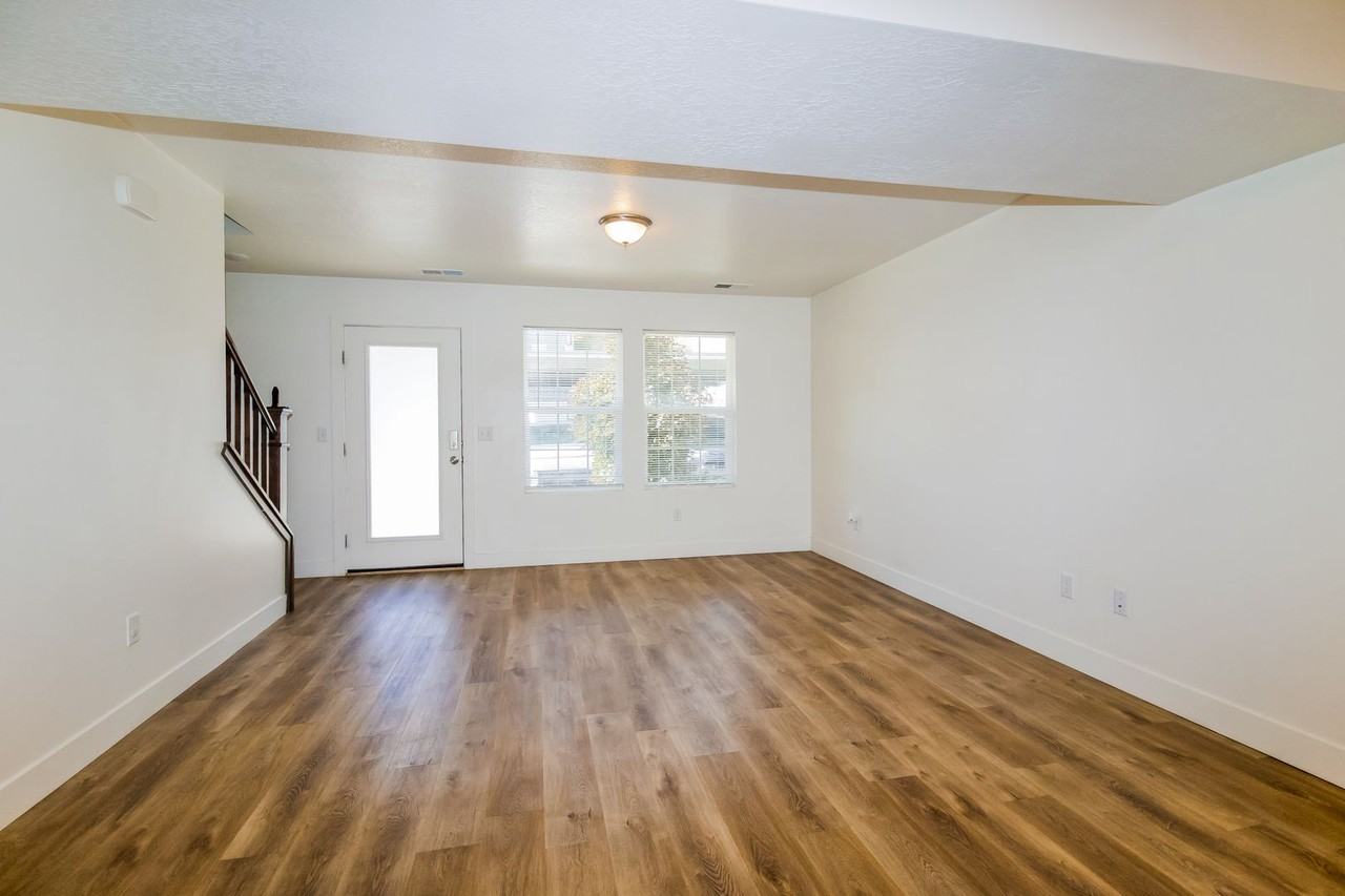 1685 E 1425 S - Photo 5 of 18