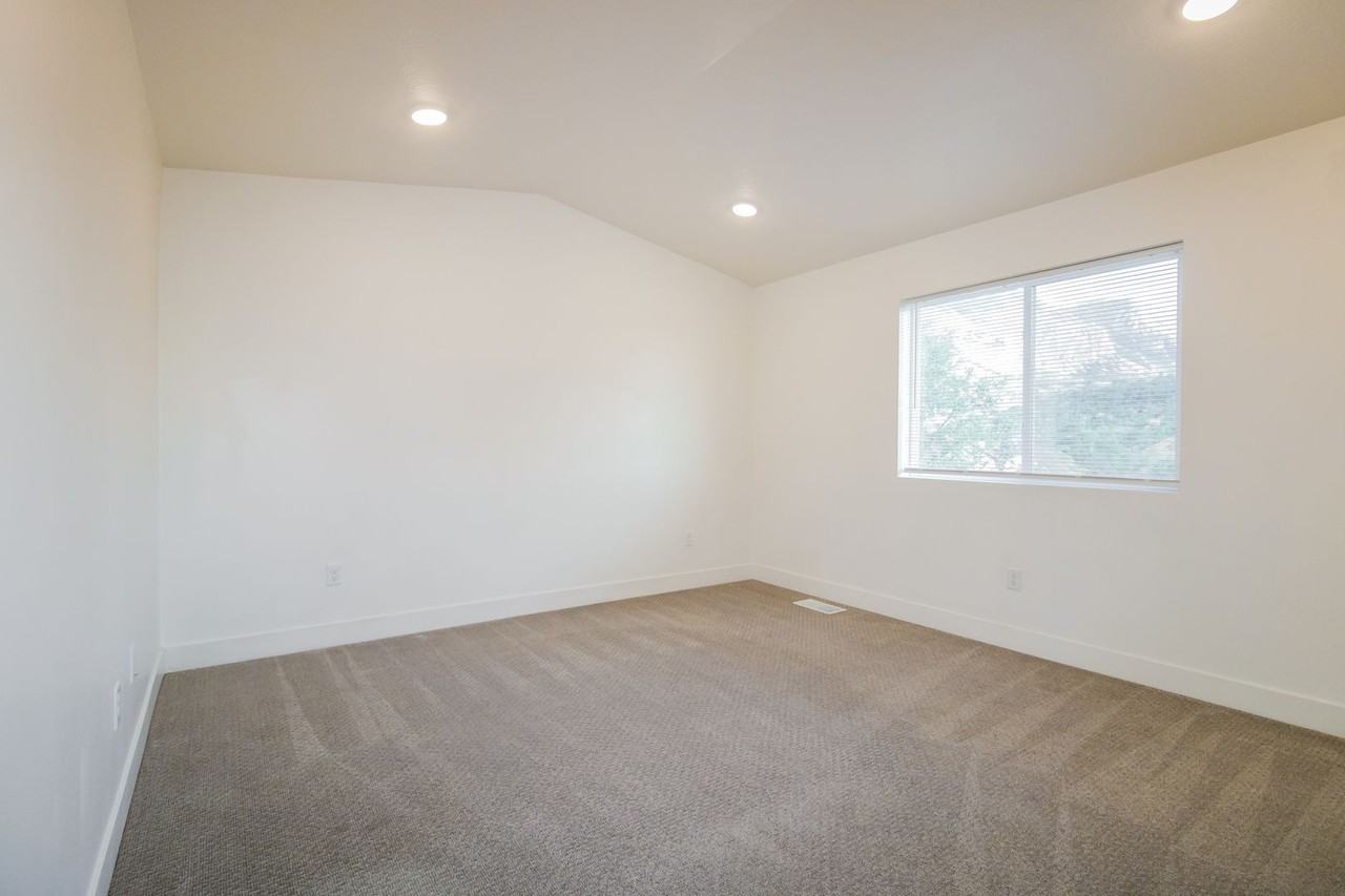 1685 E 1425 S - Photo 7 of 18