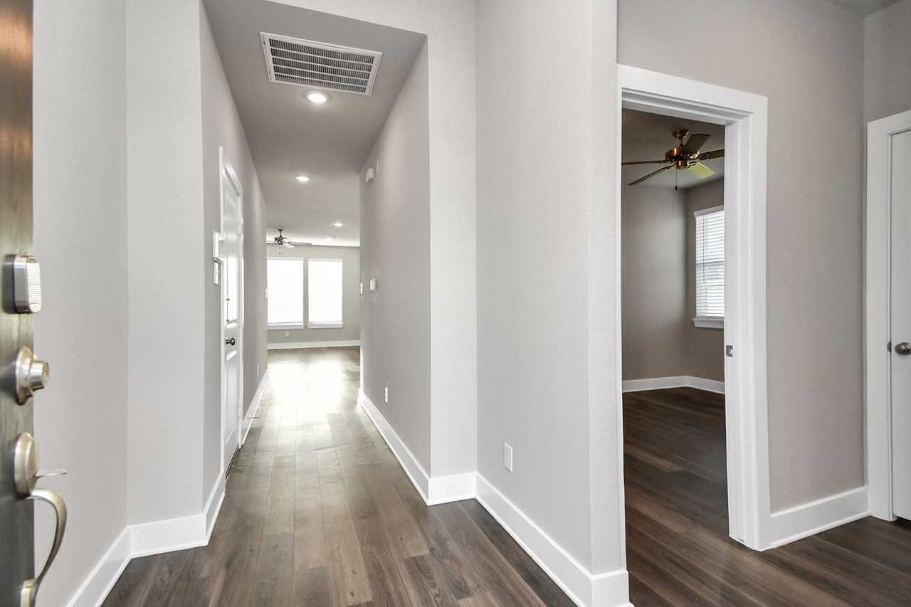 10610 Cascade Creek Dr - Photo 5 of 37