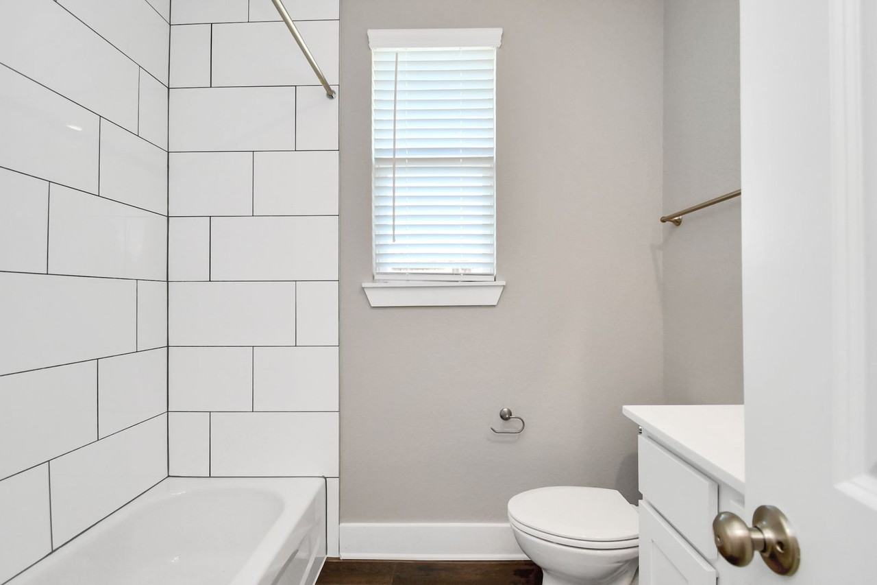 10610 Cascade Creek Dr - Photo 6 of 37