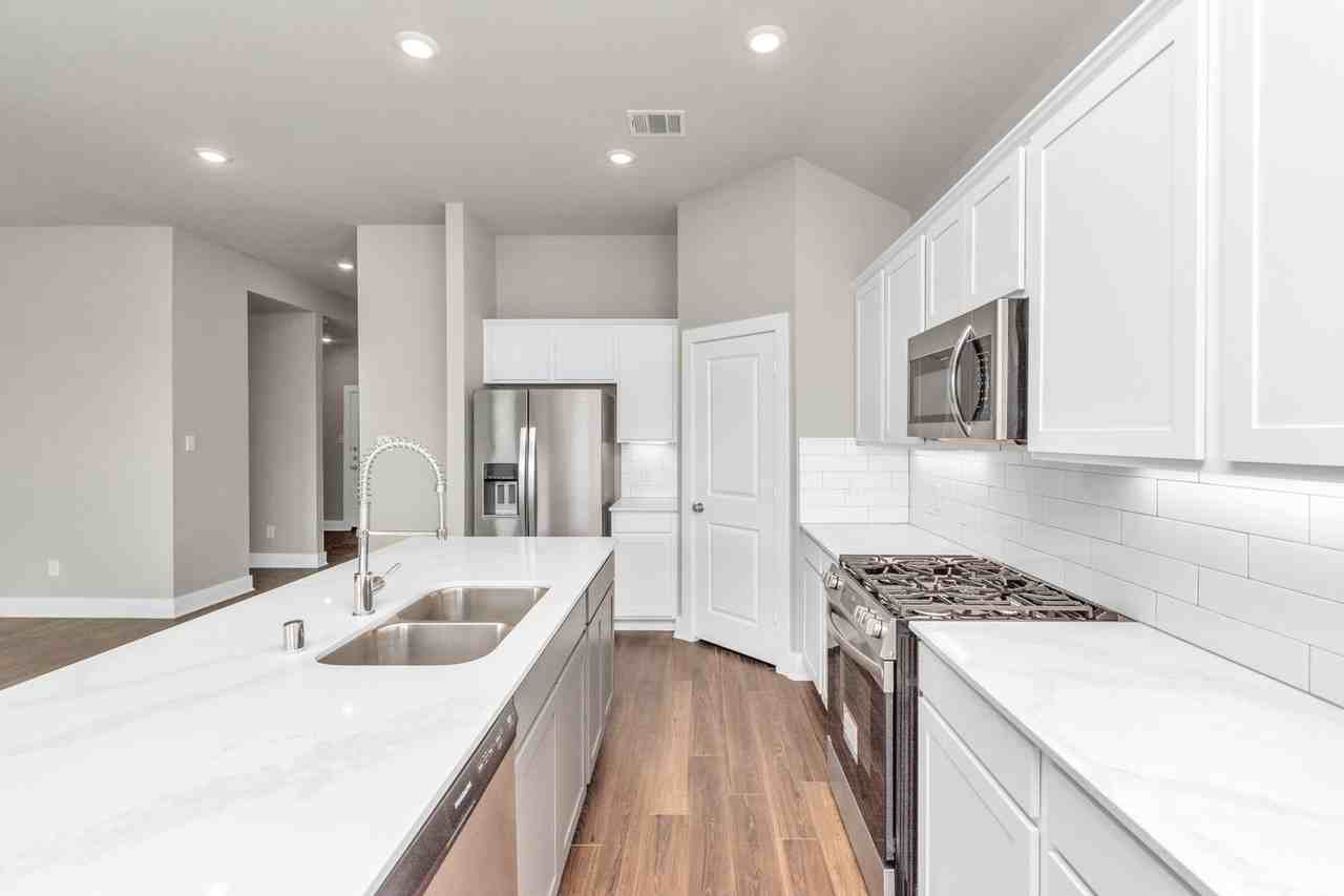 10526 Moon Valley Ln - Photo 2 of 39