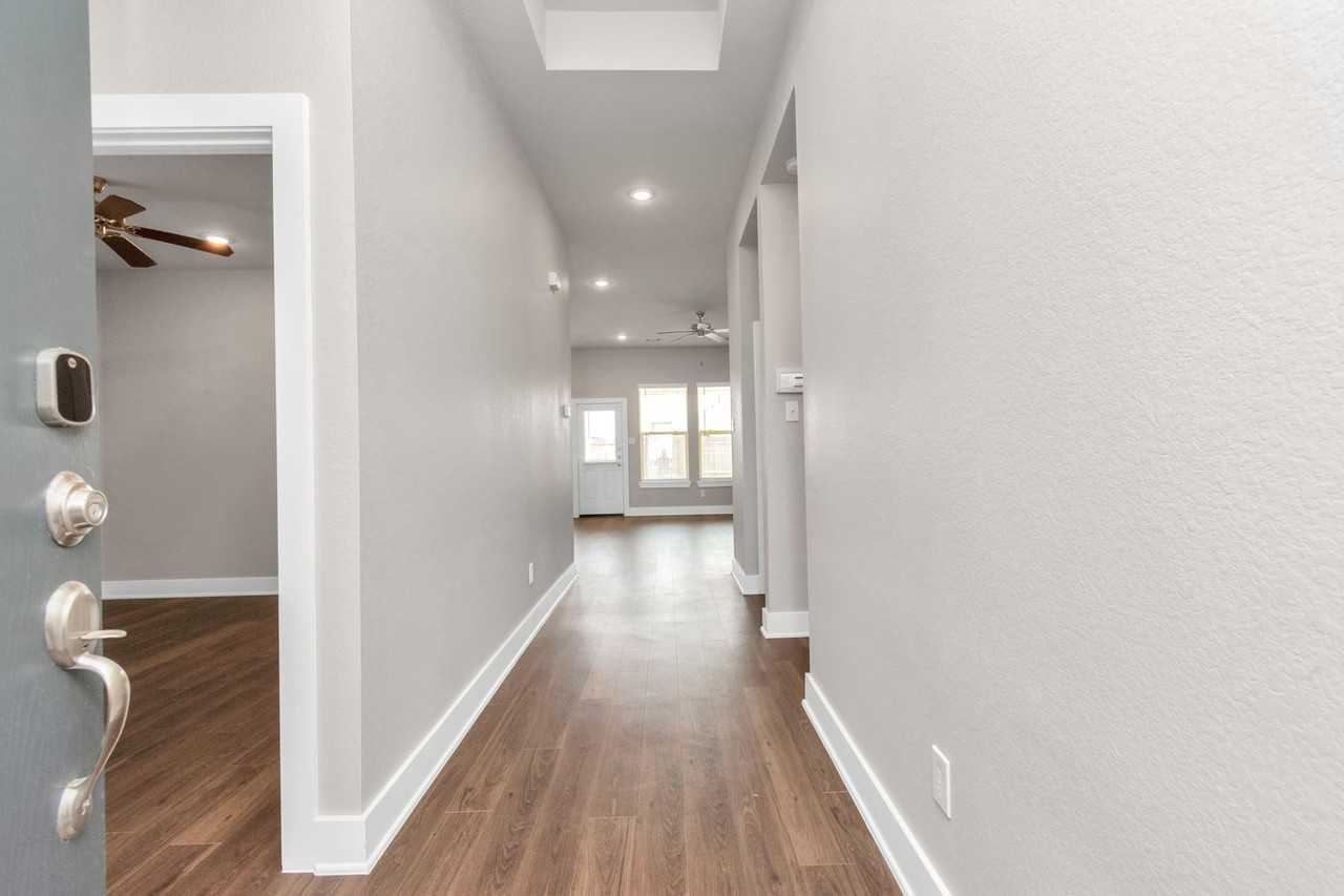 10526 Moon Valley Ln - Photo 6 of 39