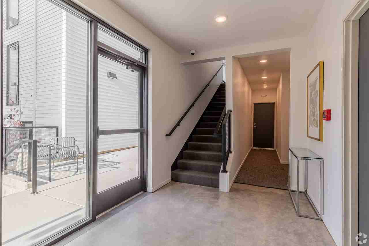 Ella PDX - Photo 6 of 7