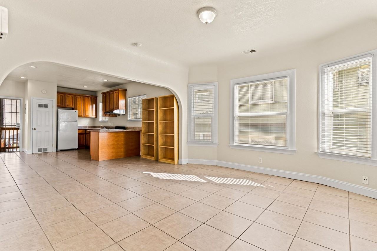 518 West Macarthur Boulevard - Photo 6 of 22