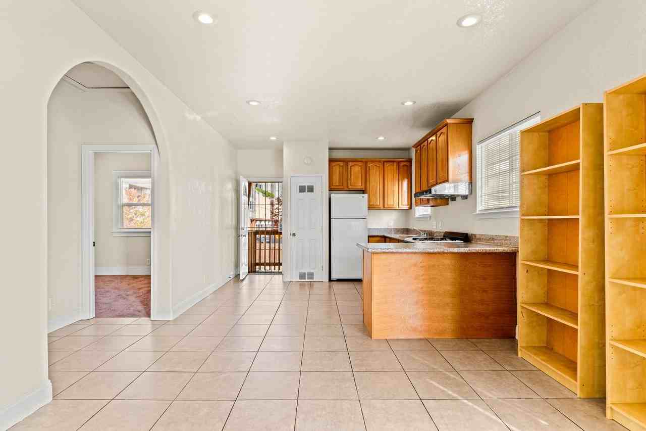 518 West Macarthur Boulevard - Photo 7 of 22