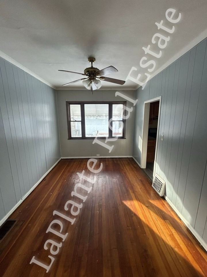 926 Ogden Ave - Photo 4 of 14