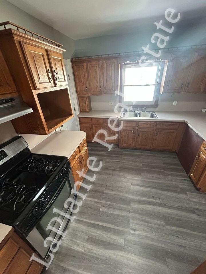 926 Ogden Ave - Photo 7 of 14