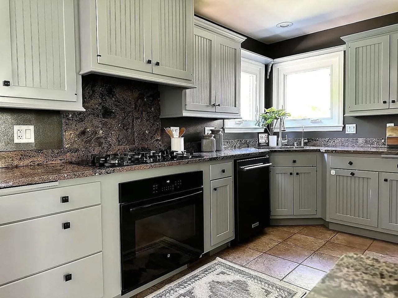 340 Crescent Lane - Photo 3 of 14