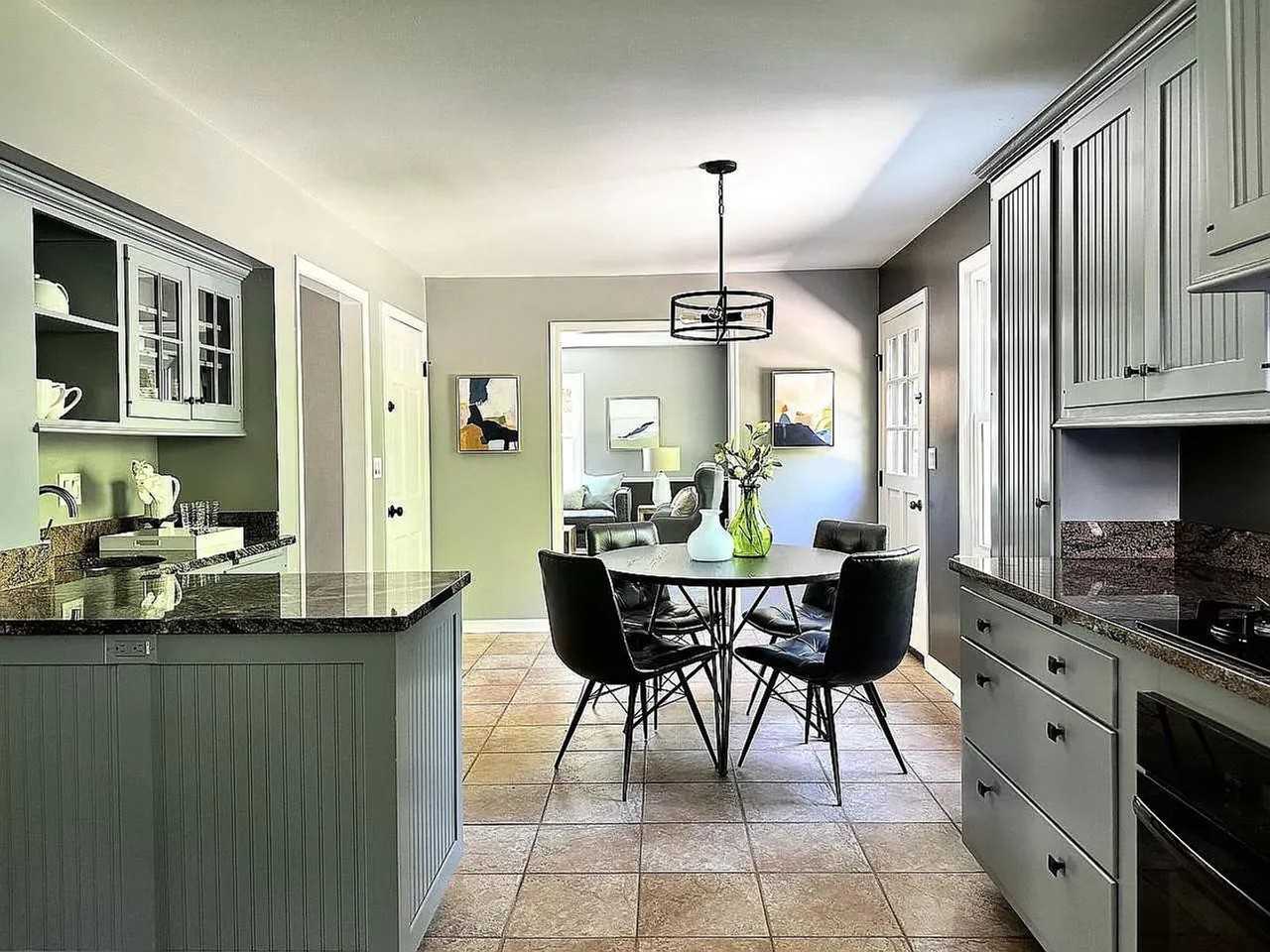 340 Crescent Lane - Photo 4 of 14