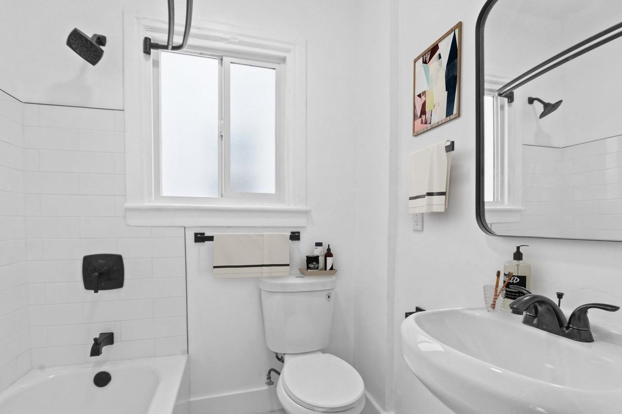 1346 W 4th St - Photo 3 of 13