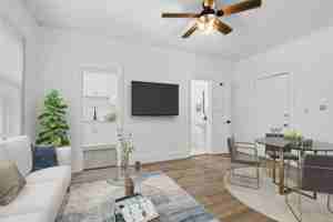 featured image of 1346 W 4th St