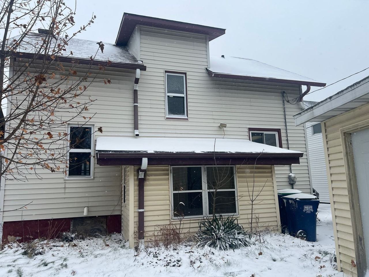 911 Townline Road - Photo 3 of 45