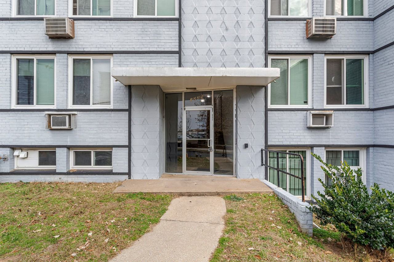 1225 Clifton - Photo 3 of 42