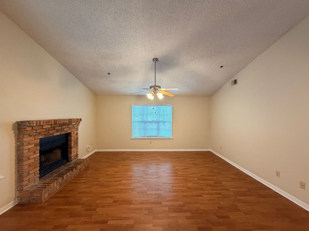 2092 South Sherwood Drive - Photo 5 of 28