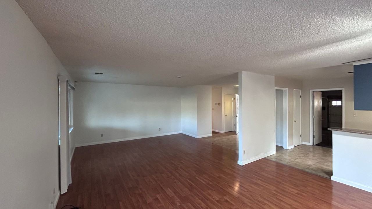 1717 Briarwood Dr - Photo 5 of 20