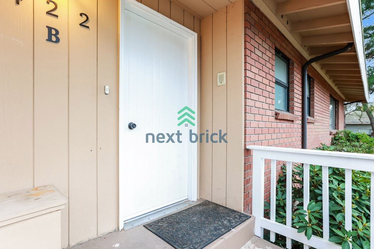 422 145th Avenue Northeast #B - Photo 2 of 20