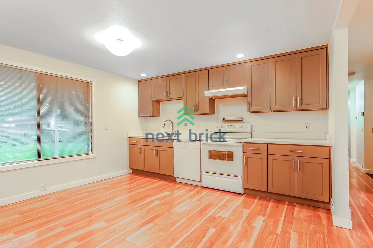 422 145th Avenue Northeast #B - Photo 4 of 20