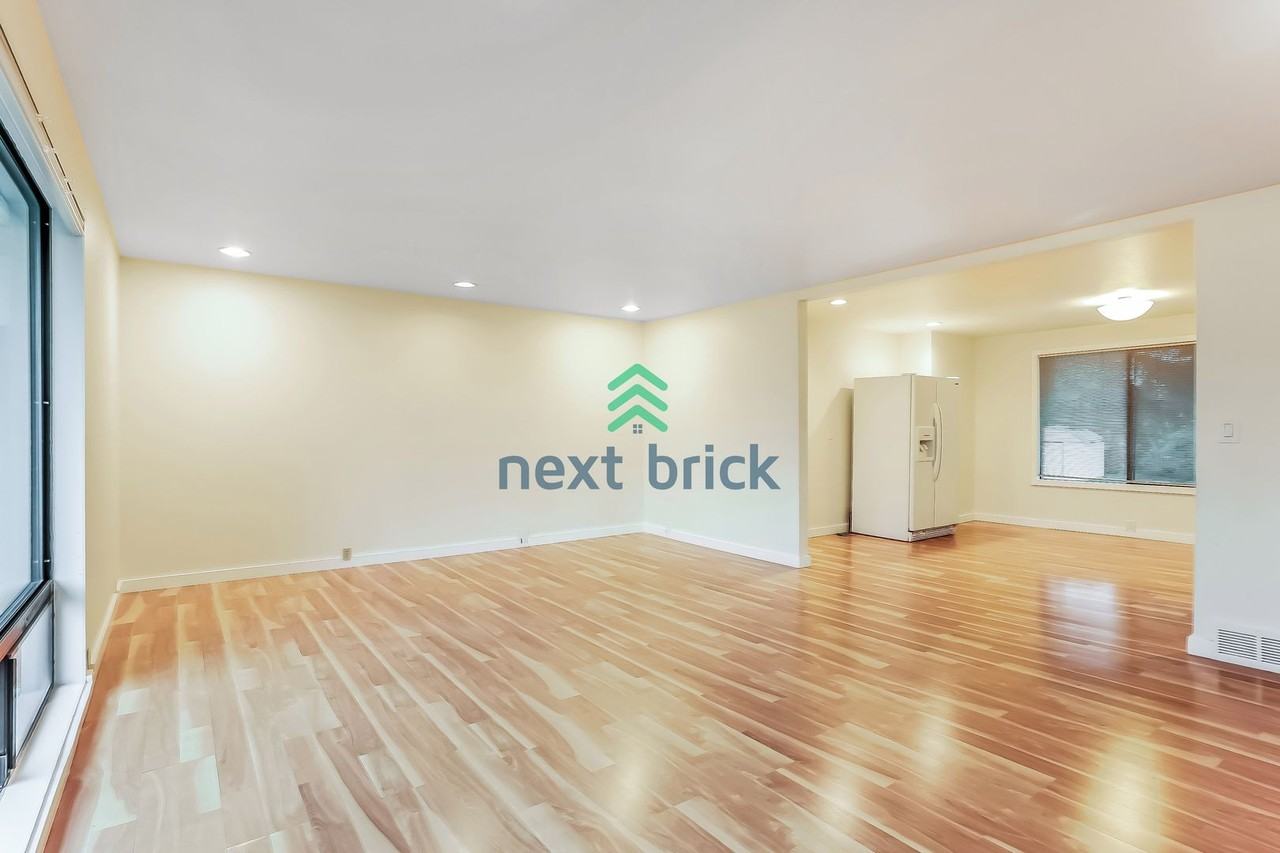 422 145th Avenue Northeast #B - Photo 7 of 20