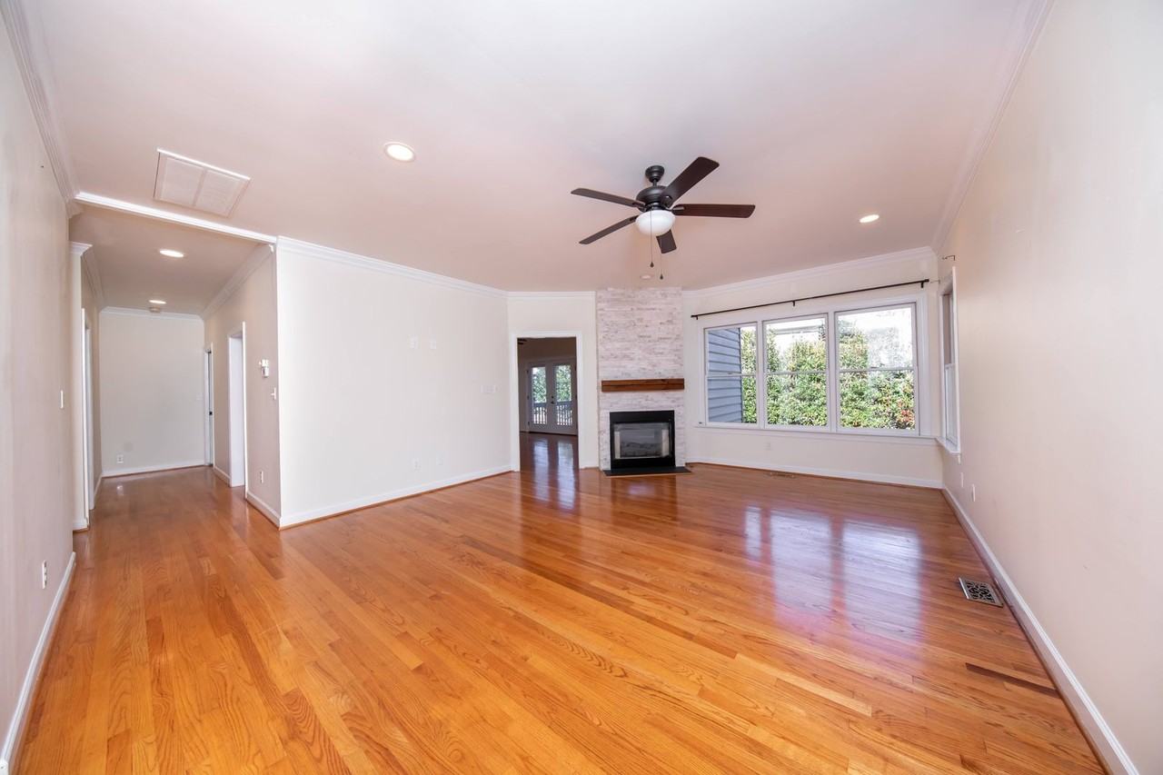 401 Ashwood Drive - Photo 3 of 18