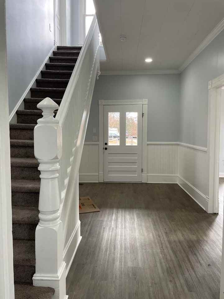 300 Cox Avenue - Photo 3 of 35