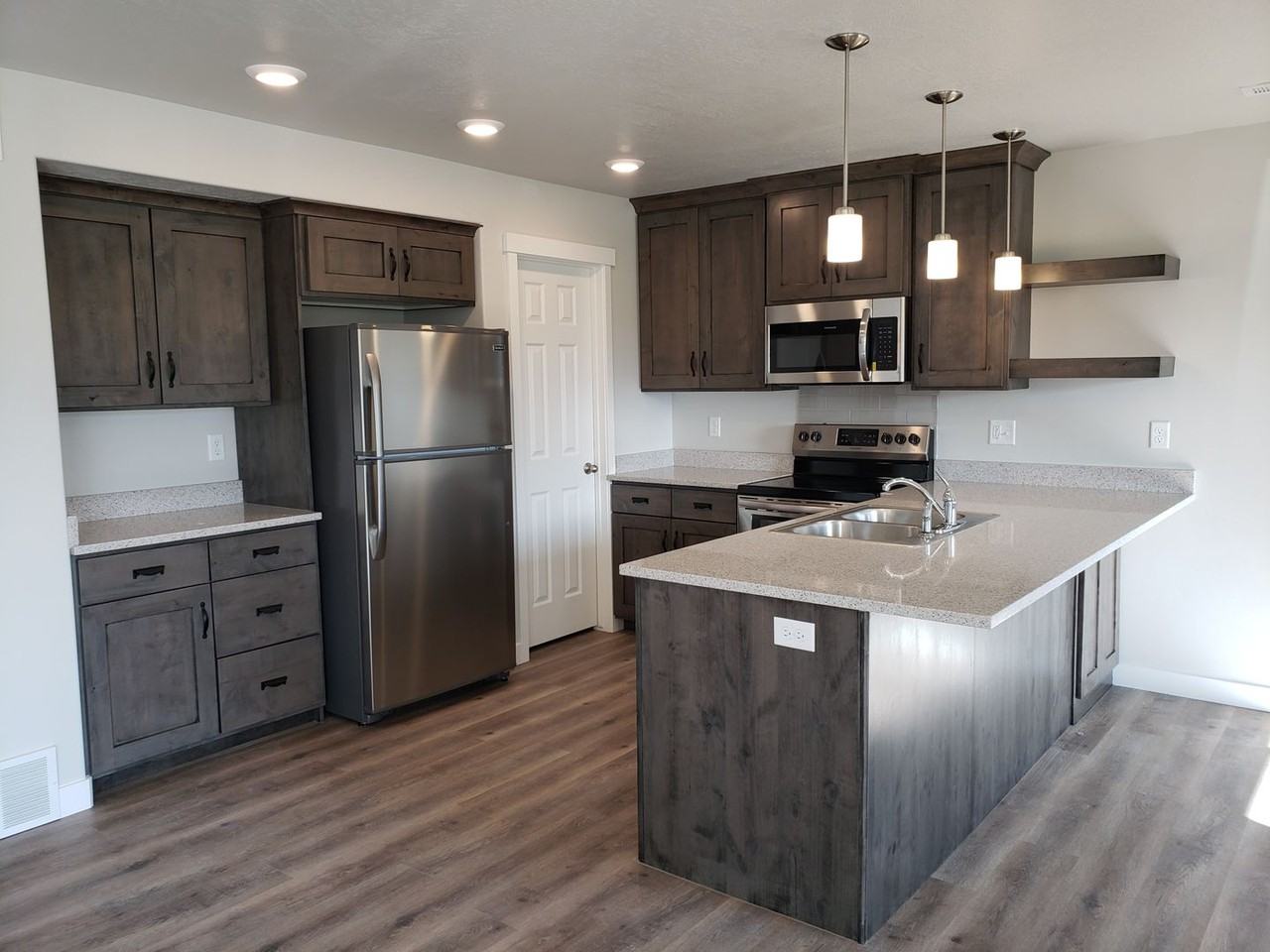 465 N 1200 W - Photo 5 of 40