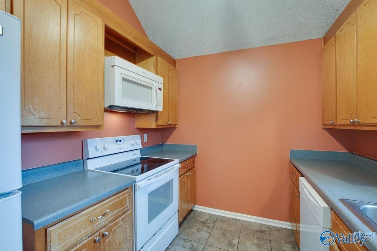 143 Rebecca Pines Drive - Photo 5 of 18