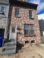 featured image of 1524 Centre Avenue