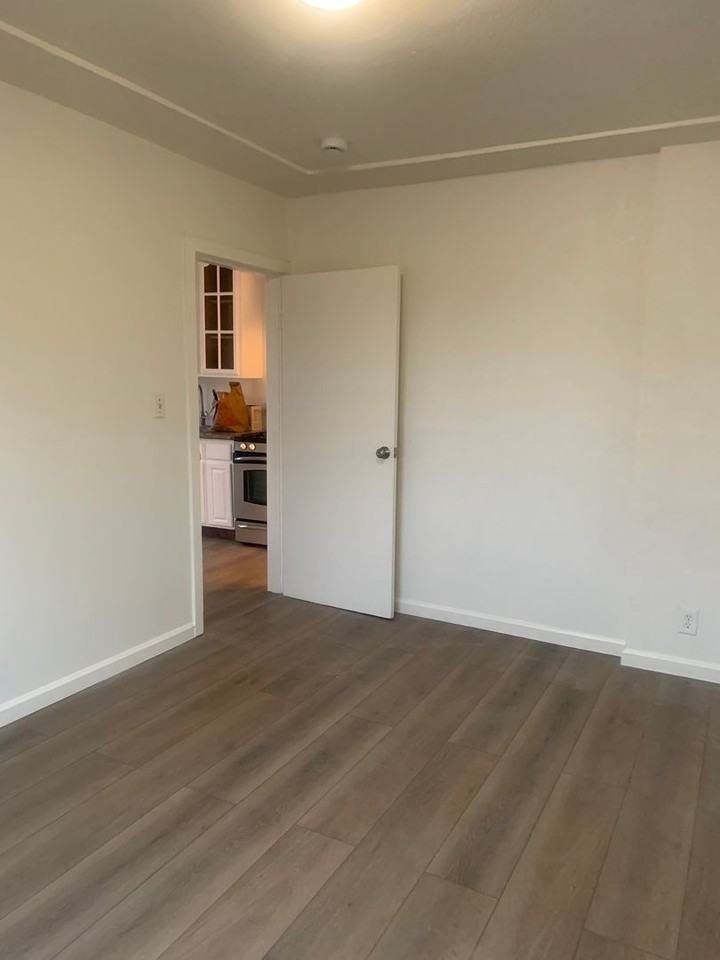 1638 35th Ave - Photo 4 of 14