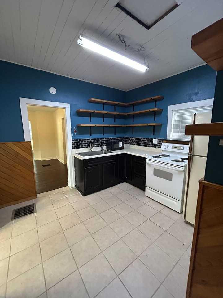 1121 East 3rd Street - Photo 3 of 17