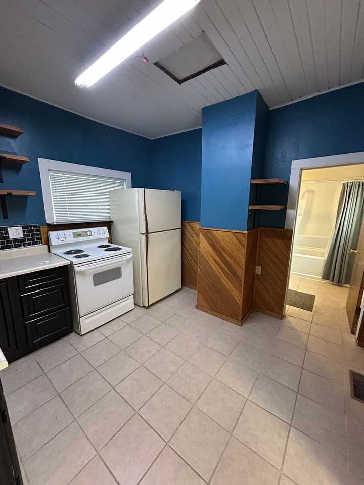 1121 East 3rd Street - Photo 4 of 17