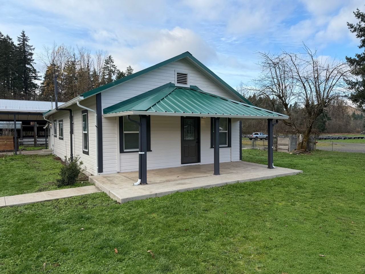 82018 Lost Creek Road - Photo 2 of 33