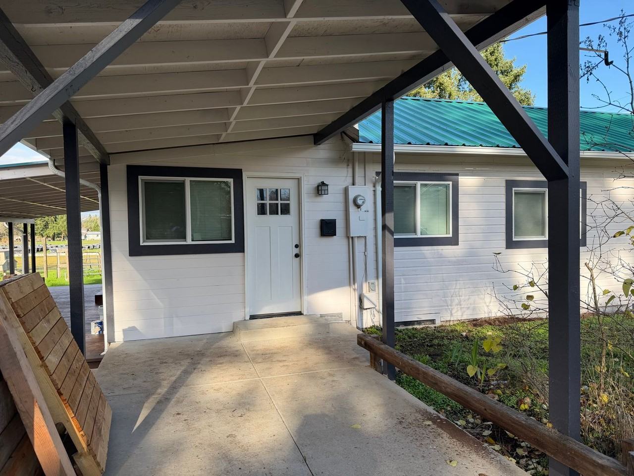 82018 Lost Creek Road - Photo 3 of 33