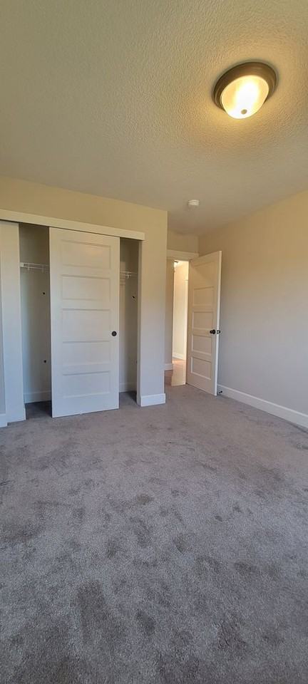 125 South Ash Street - Photo 4 of 36