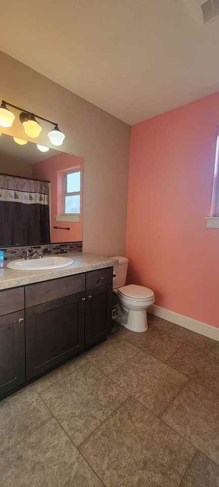 125 South Ash Street - Photo 5 of 36