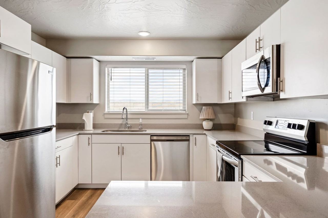 228 N Lone Rock Dr - Photo 7 of 15