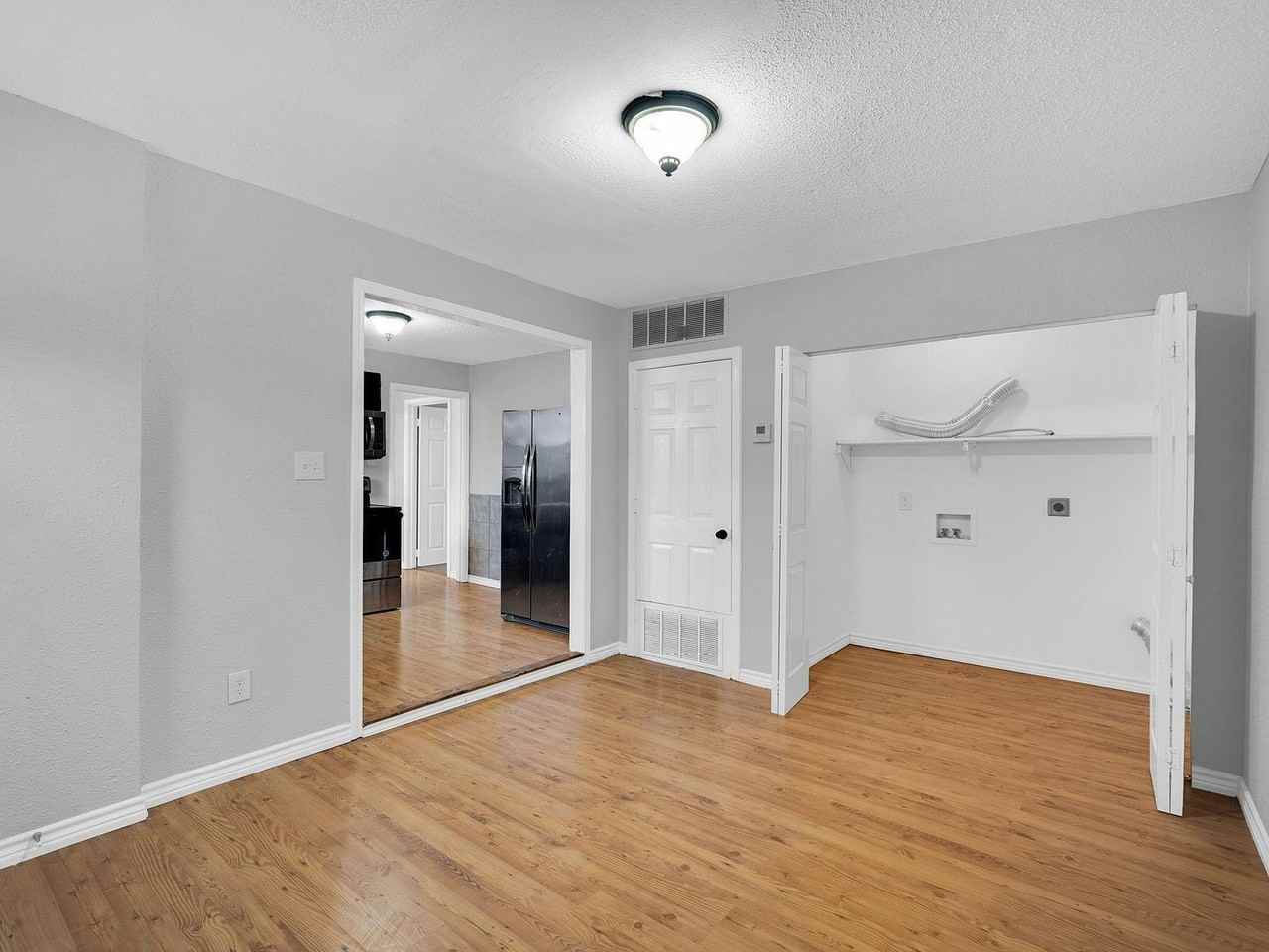 1802 N Wilhite St - Photo 6 of 36