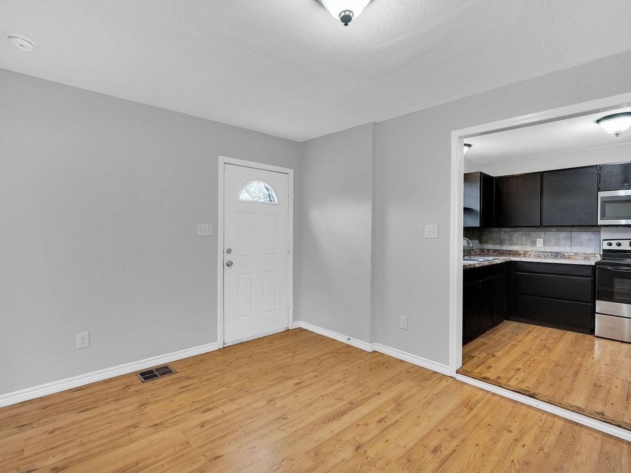 1802 N Wilhite St - Photo 7 of 36