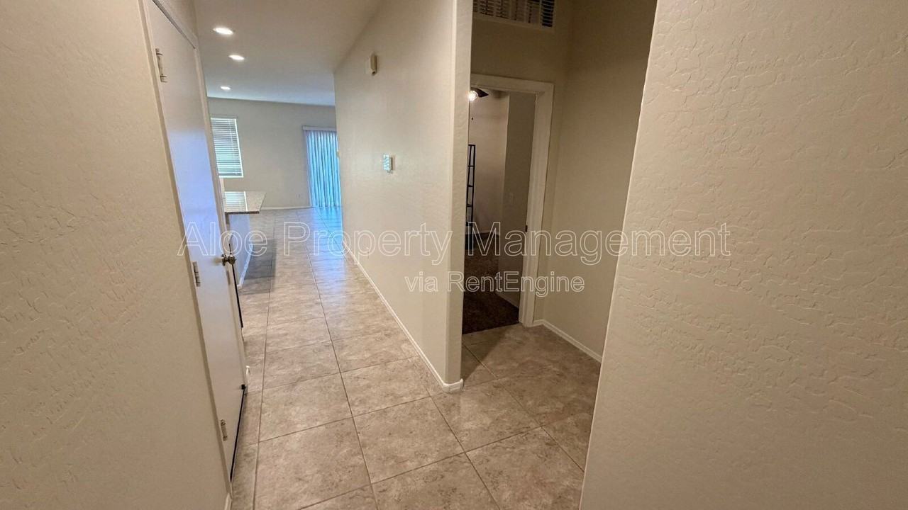 36439 W Pampoloma Ave - Photo 2 of 17
