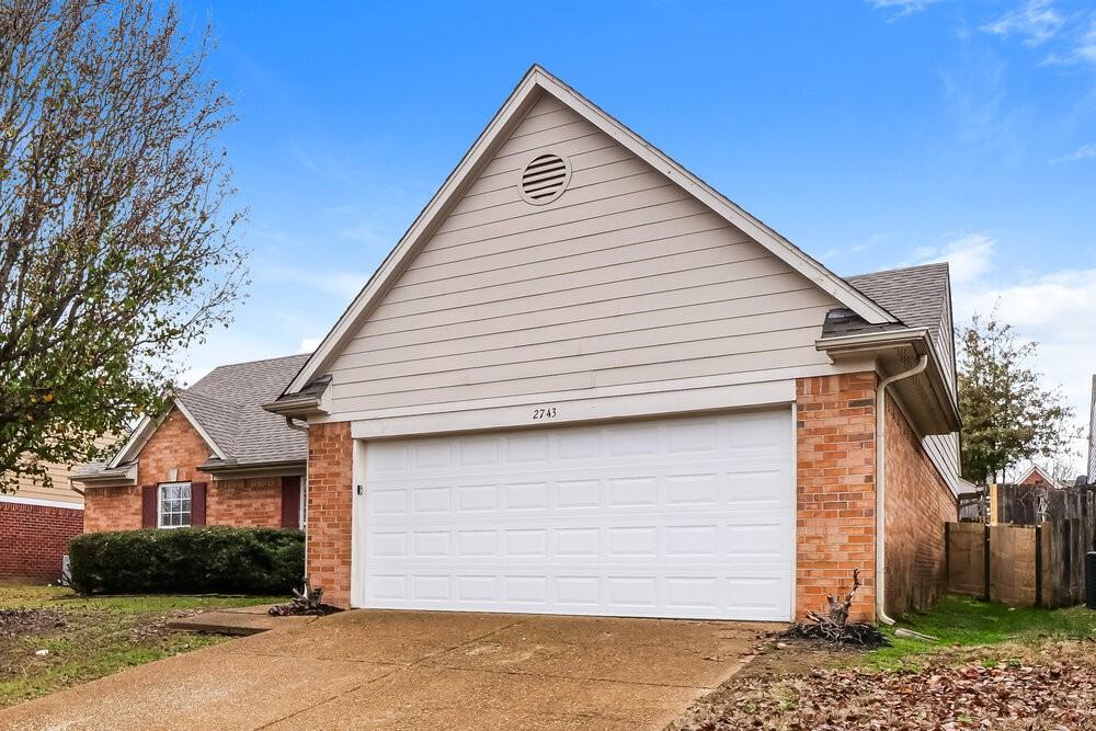 2743 Longshadow Ln - Photo 3 of 16