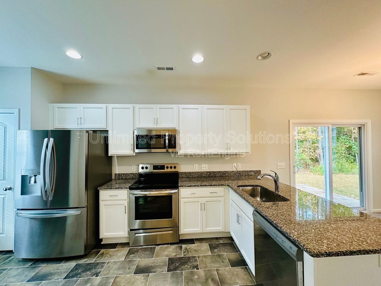 1301 Putnam Drive - Photo 5 of 22