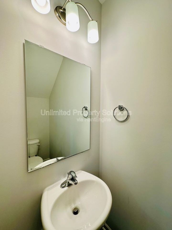 1301 Putnam Drive - Photo 7 of 22