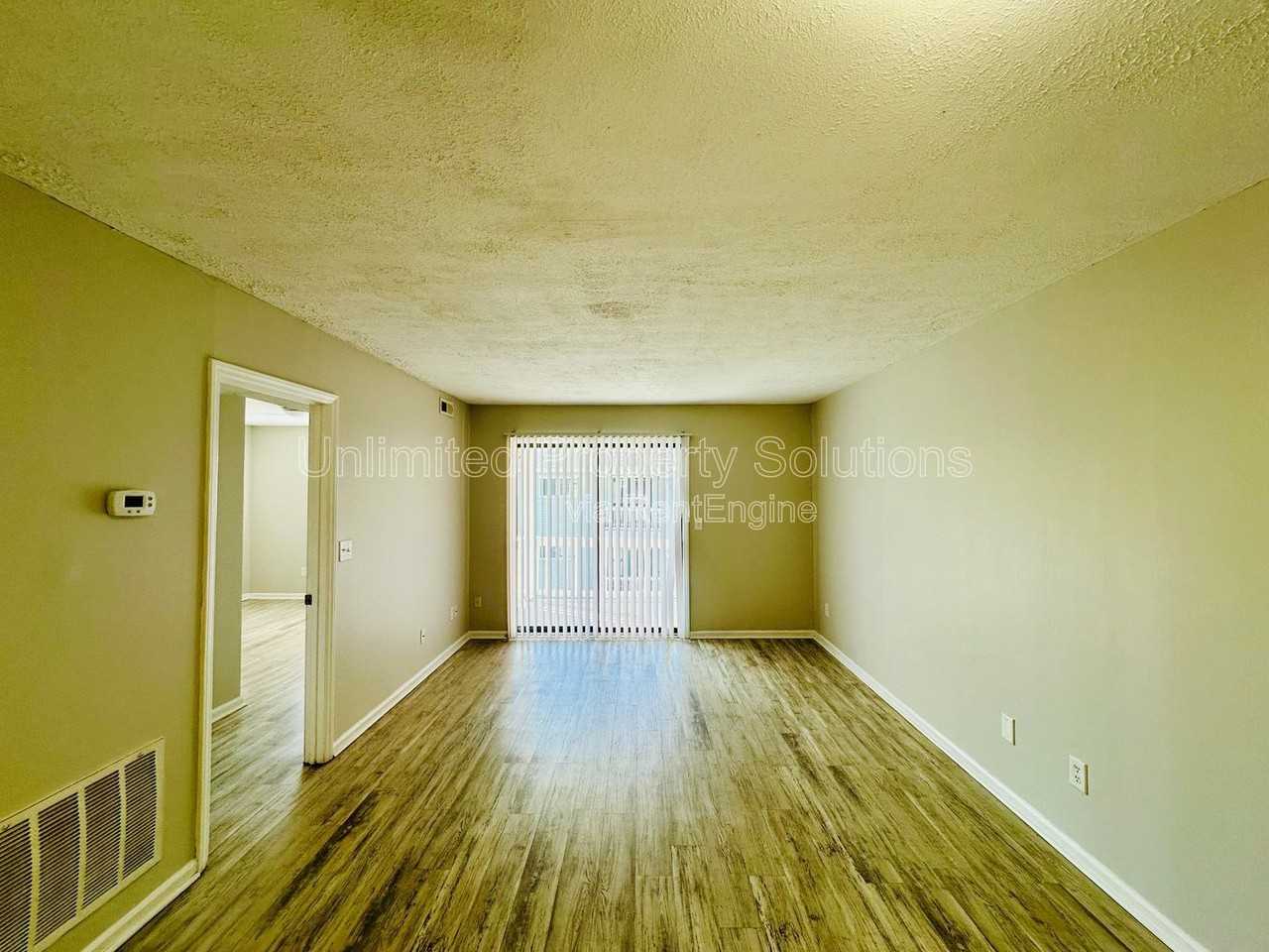 213 Sunn Aire Court #C - Photo 2 of 15