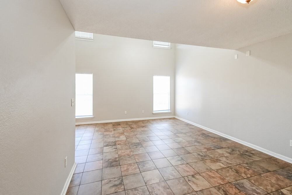 7292 Green Ash Dr - Photo 4 of 17